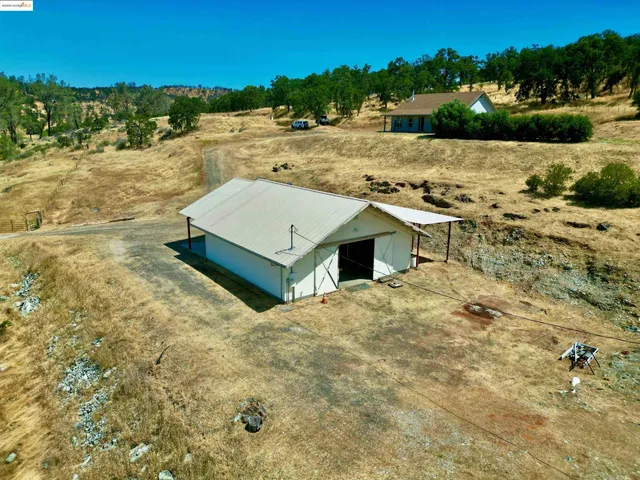 a view of a terrace yard