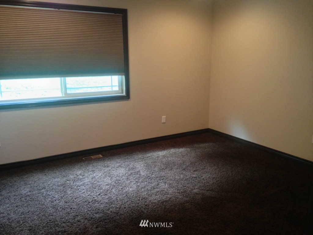 207 Stella Road Longview, WA 98632 - Photo 11 of 18