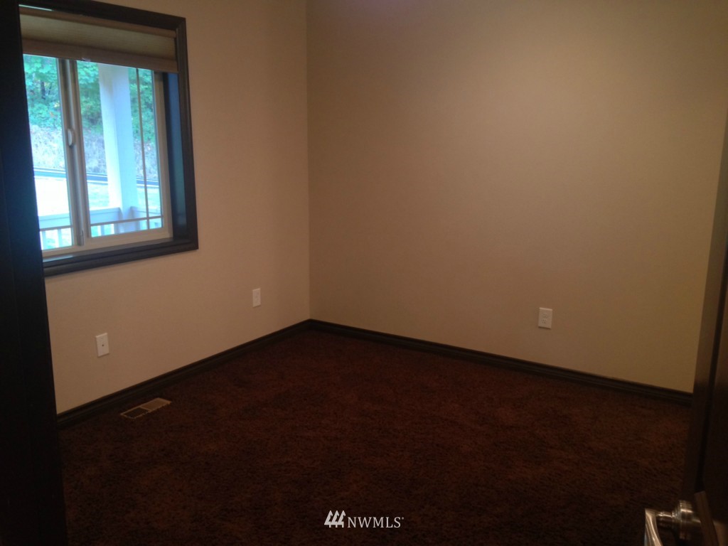 207 Stella Road Longview, WA 98632 - Photo 9 of 18