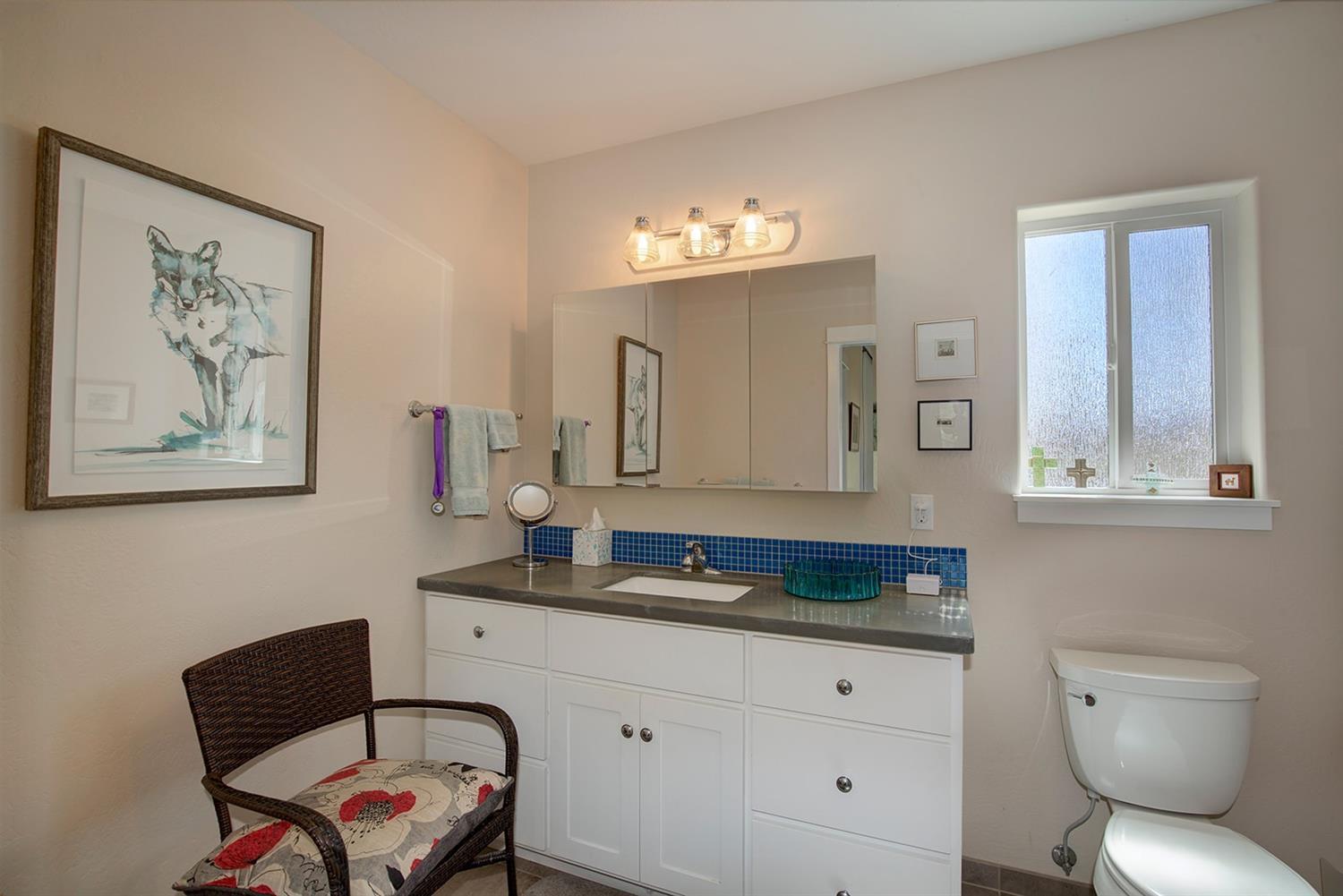 3106 South River Road Grants Pass, OR 97527 - Photo 15 of 33 Bathroom in 2nd dwelling