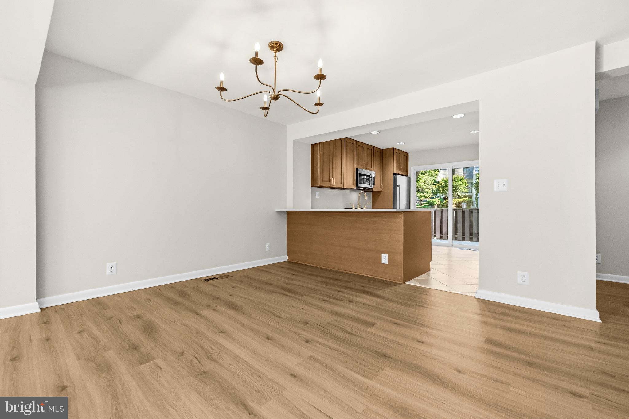 1604 Valencia Way Reston, VA 20190 - Photo 5 of 50