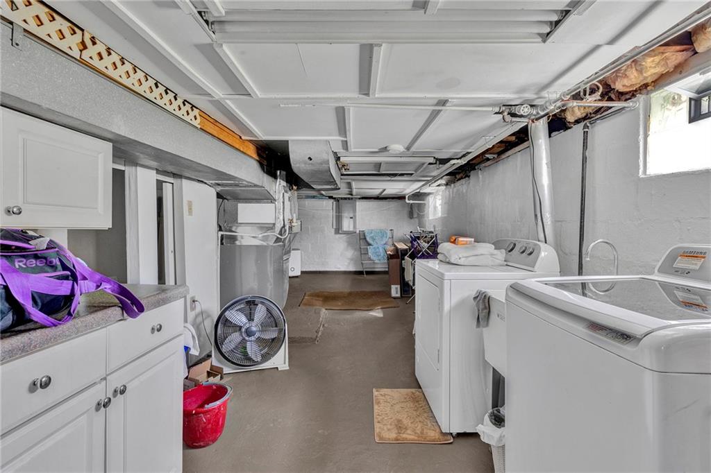 754 Wolf Avenue Rochester, PA 15074 - Photo 19 of 25 a utility room with dryer and washer
