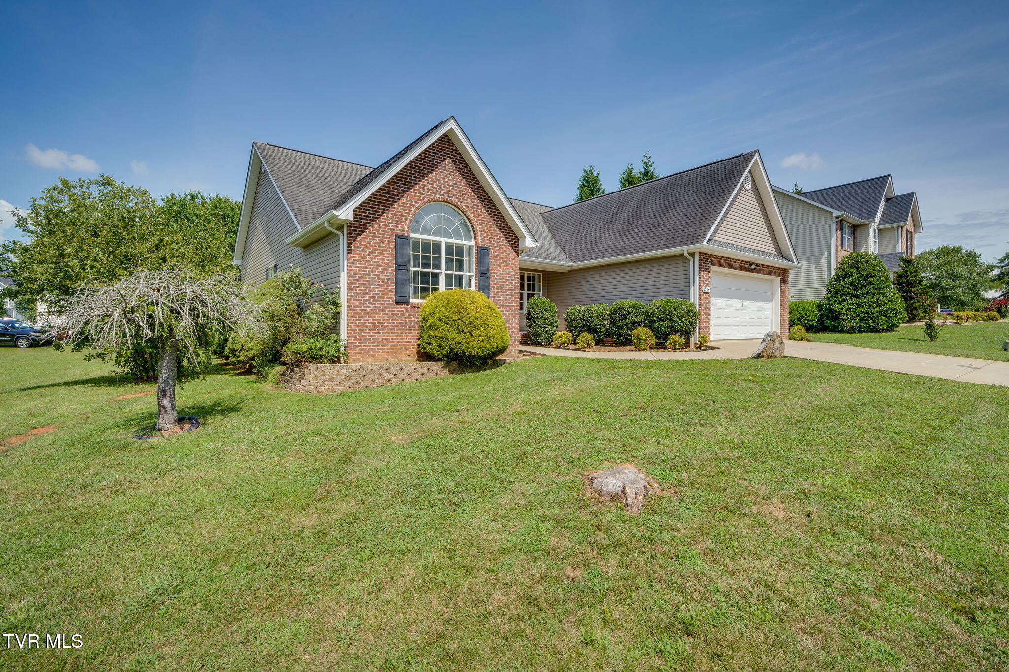 205 Rockingham Meadows Drive Johnson City, TN 37615 - Photo 2 of 42 002