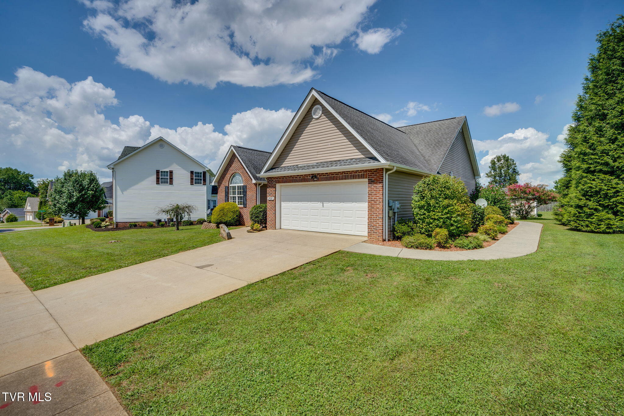 205 Rockingham Meadows Drive Johnson City, TN 37615 - Photo 3 of 42 003