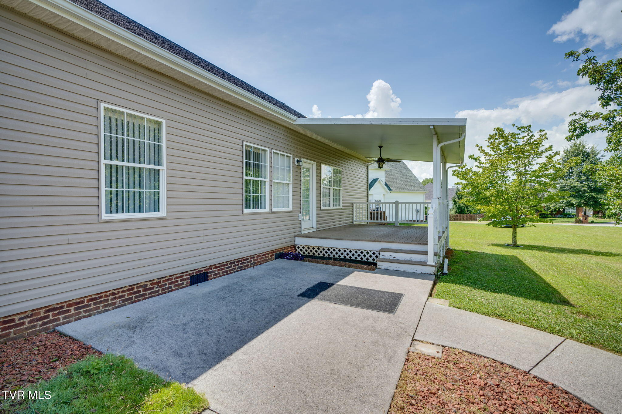 205 Rockingham Meadows Drive Johnson City, TN 37615 - Photo 32 of 42 032