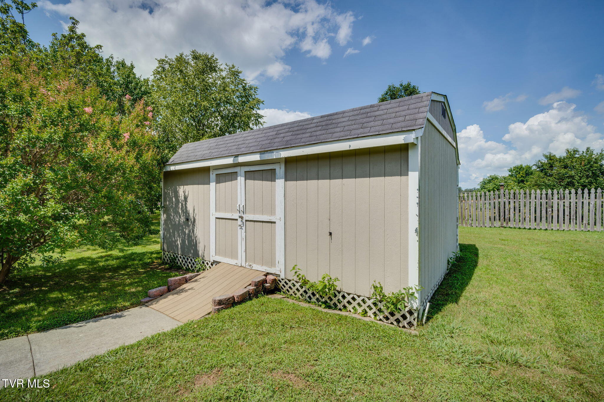 205 Rockingham Meadows Drive Johnson City, TN 37615 - Photo 36 of 42 035