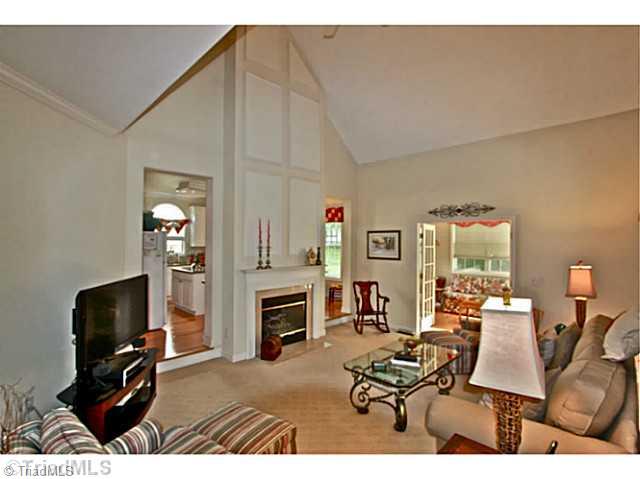 6113 High View Road Greensboro, NC 27410 - Photo 2 of 16 Den/Family/Great Room.