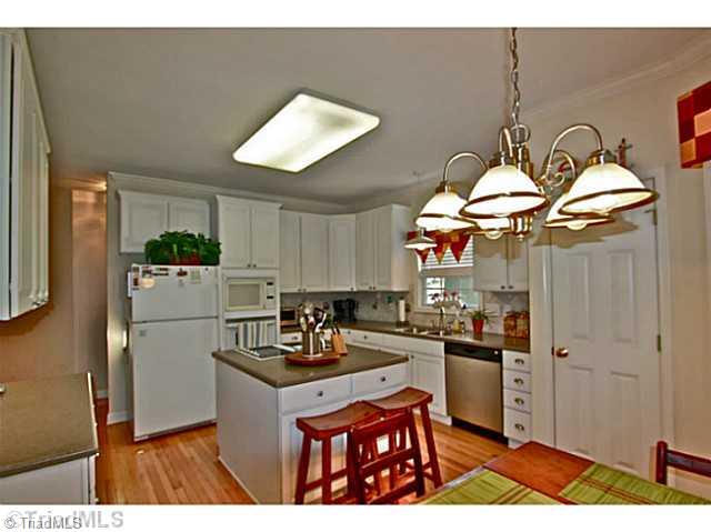 6113 High View Road Greensboro, NC 27410 - Photo 6 of 16 Kitchen.
