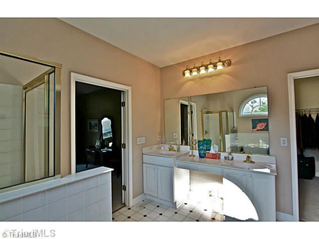 6113 High View Road Greensboro, NC 27410 - Photo 9 of 16 Master Bath/Spa.