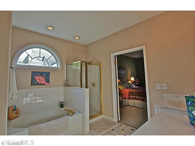 6113 High View Road Greensboro, NC 27410 - Photo 10 of 16 Master Bath/Spa.