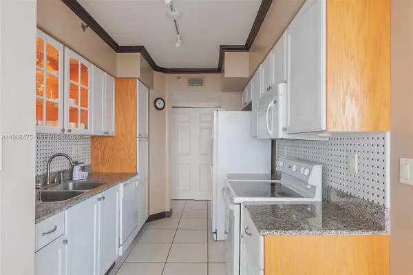 $6,500 | 7330 Ocean Terrace, Unit 20C, Miami Beach, FL 33141