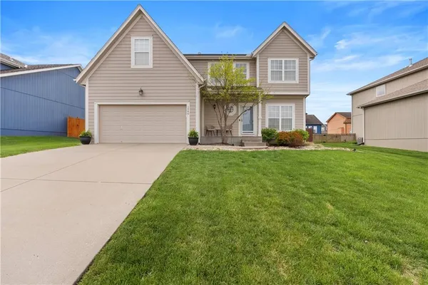$430,000 | 1240 Southwest Nagona Lane, Lee's Summit, MO 64082