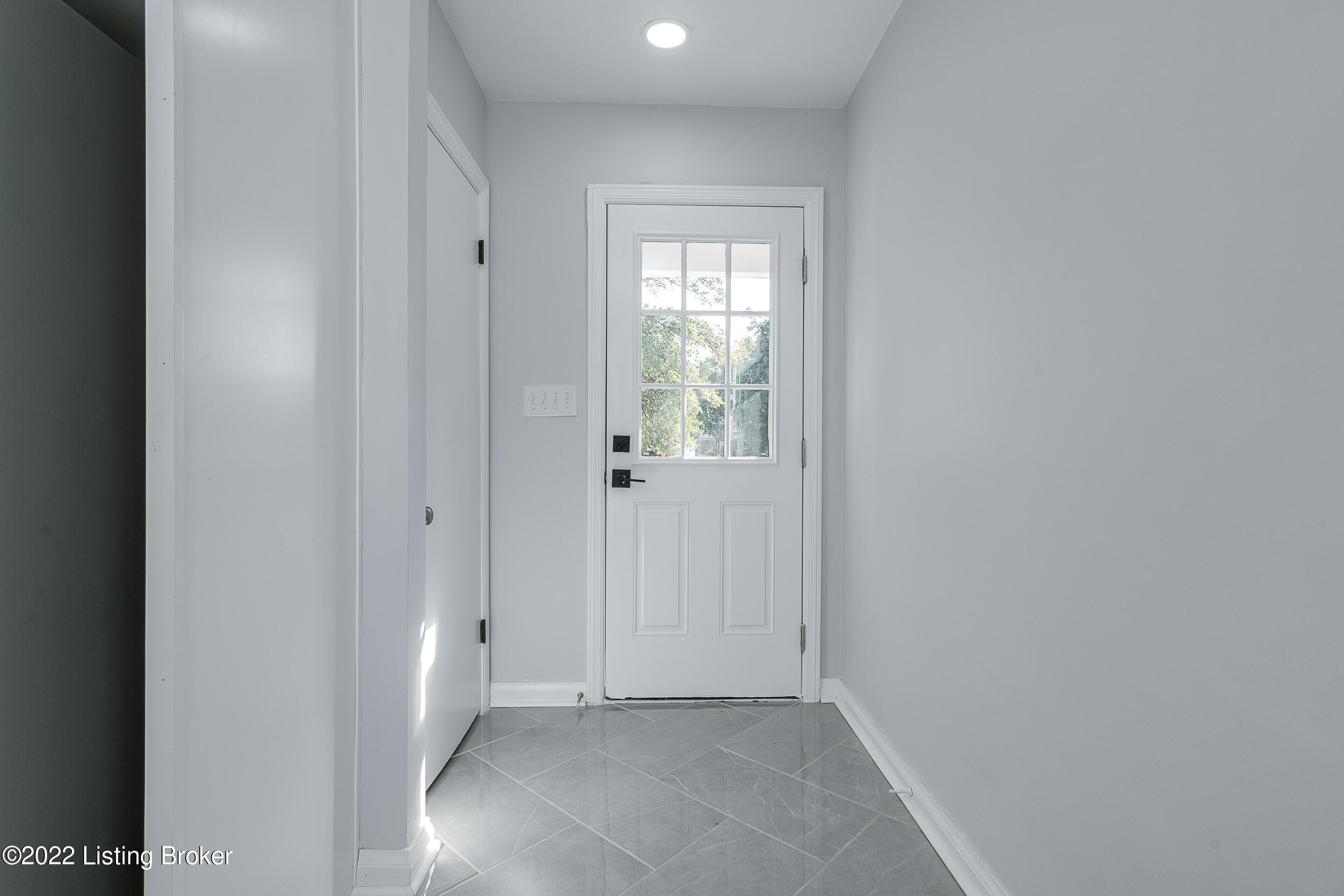318 Tyne Road Louisville, KY 40207 - Photo 19 of 48 DHI-22