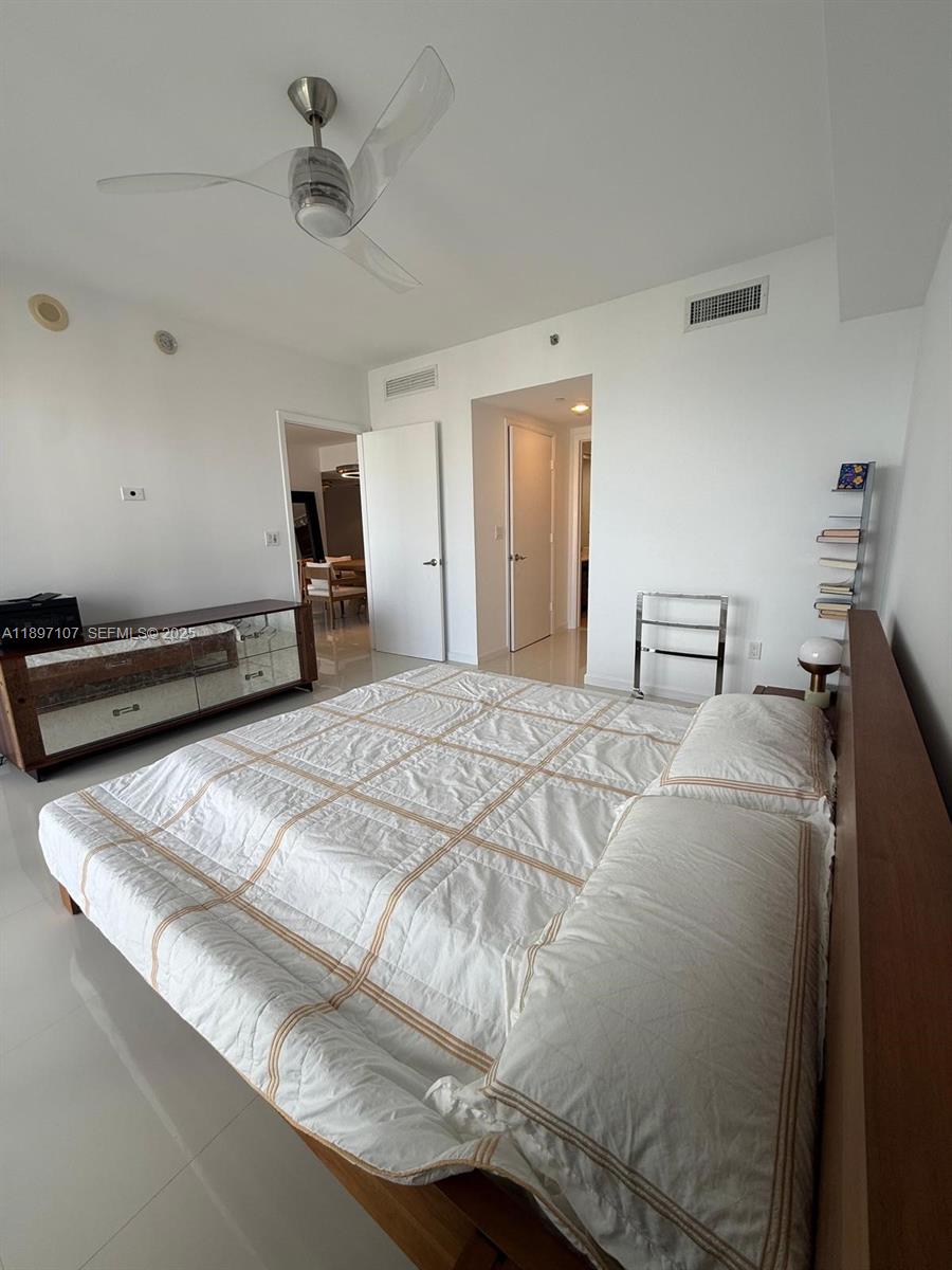 465 Brickell Avenue, Unit 2705 Miami, FL 33131 - Photo 15 of 28