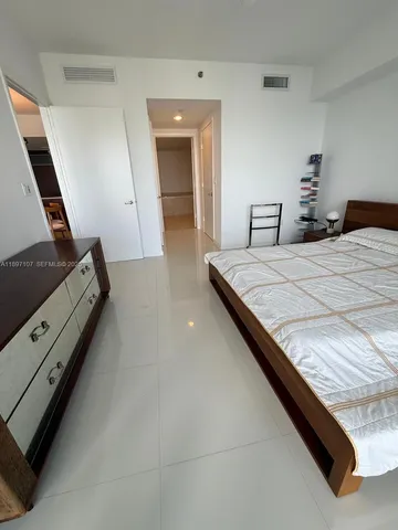 $5,500 | 465 Brickell Avenue, Unit 2705, Miami, FL 33131