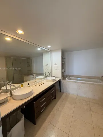 $5,500 | 465 Brickell Avenue, Unit 2705, Miami, FL 33131