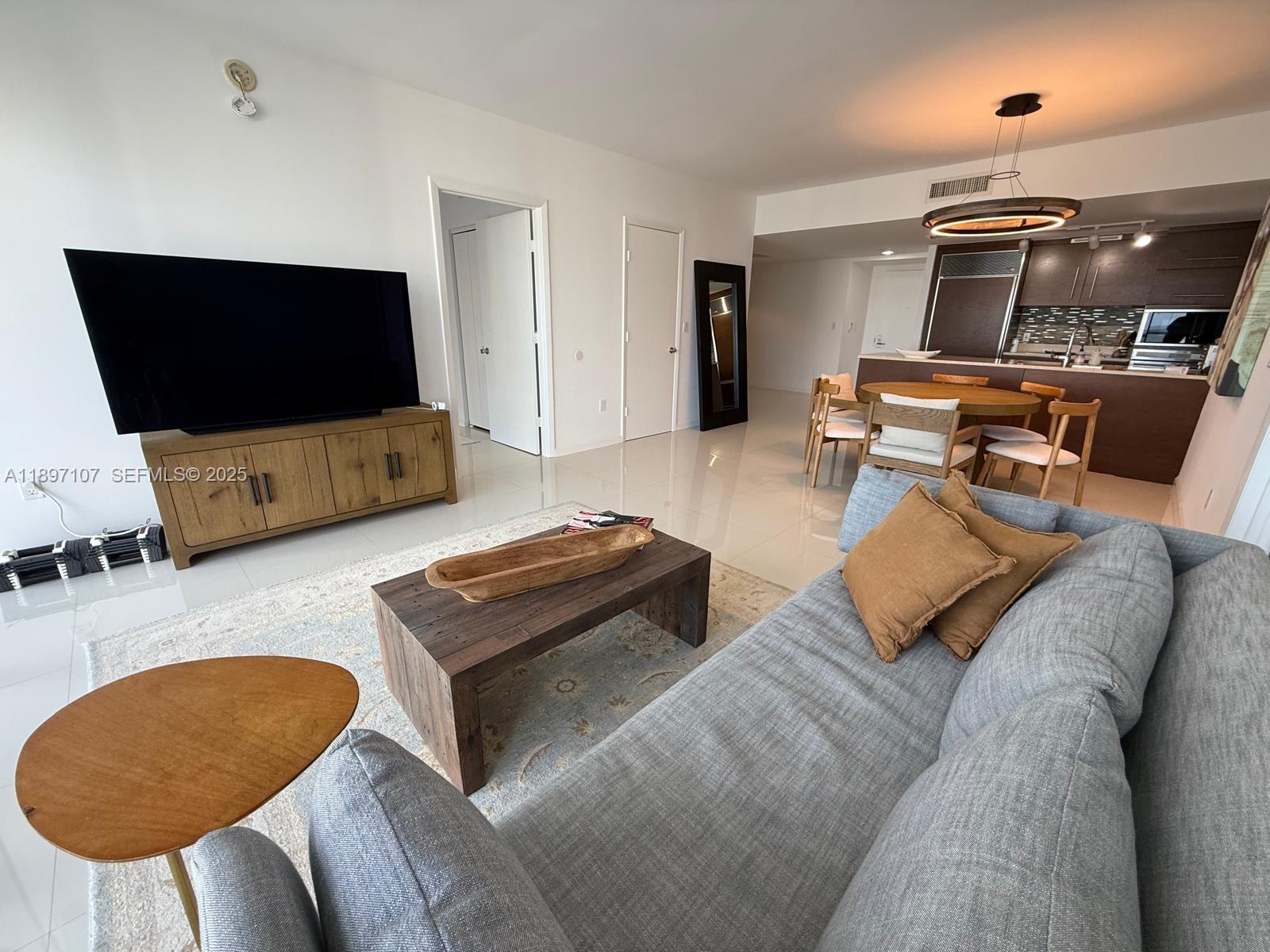 465 Brickell Avenue, Unit 2705 Miami, FL 33131 - Photo 5 of 28