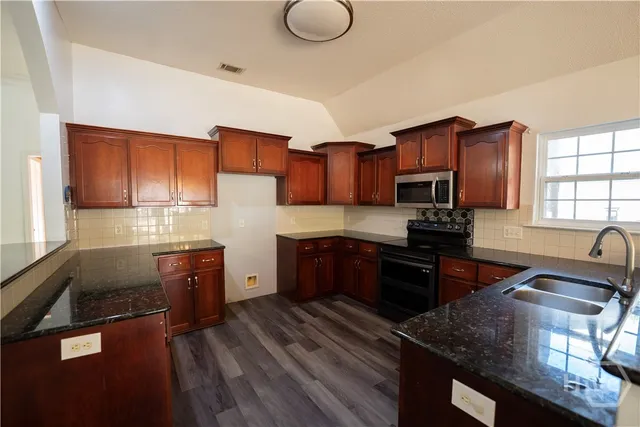 $2,400 | 28 Dunnoman Drive, Savannah, GA 31419