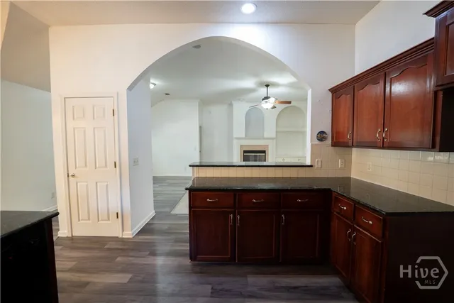 $2,400 | 28 Dunnoman Drive, Savannah, GA 31419