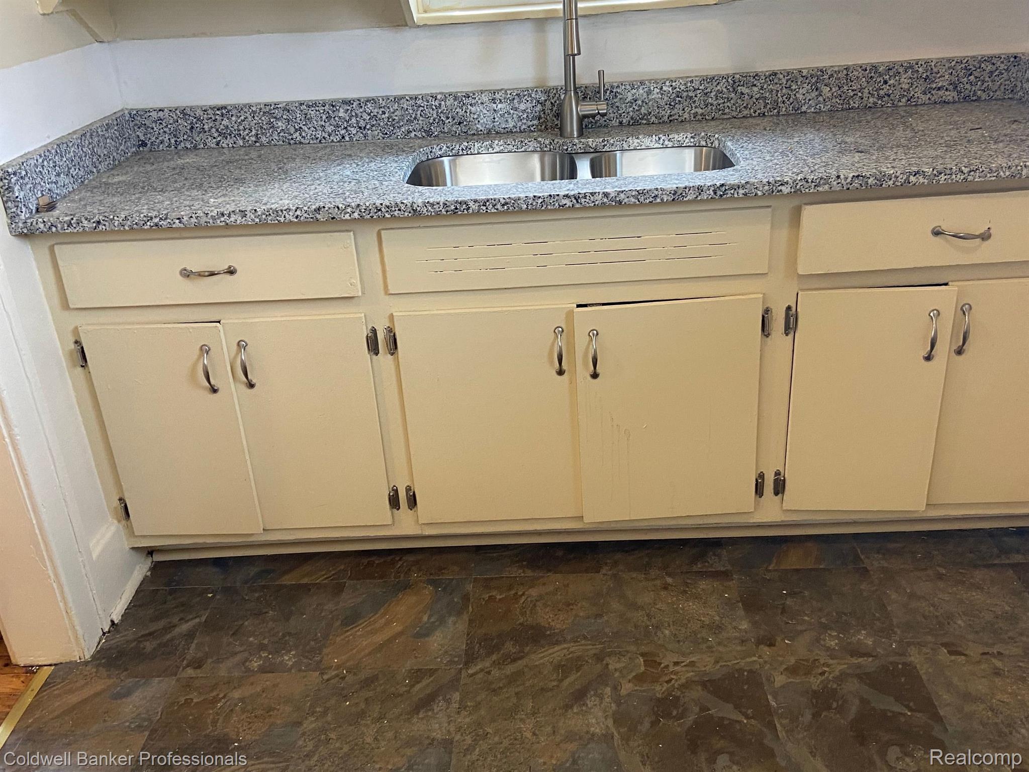 3961 Devonshire Road Detroit, MI 48224 - Photo 5 of 18 Gallery Image 5