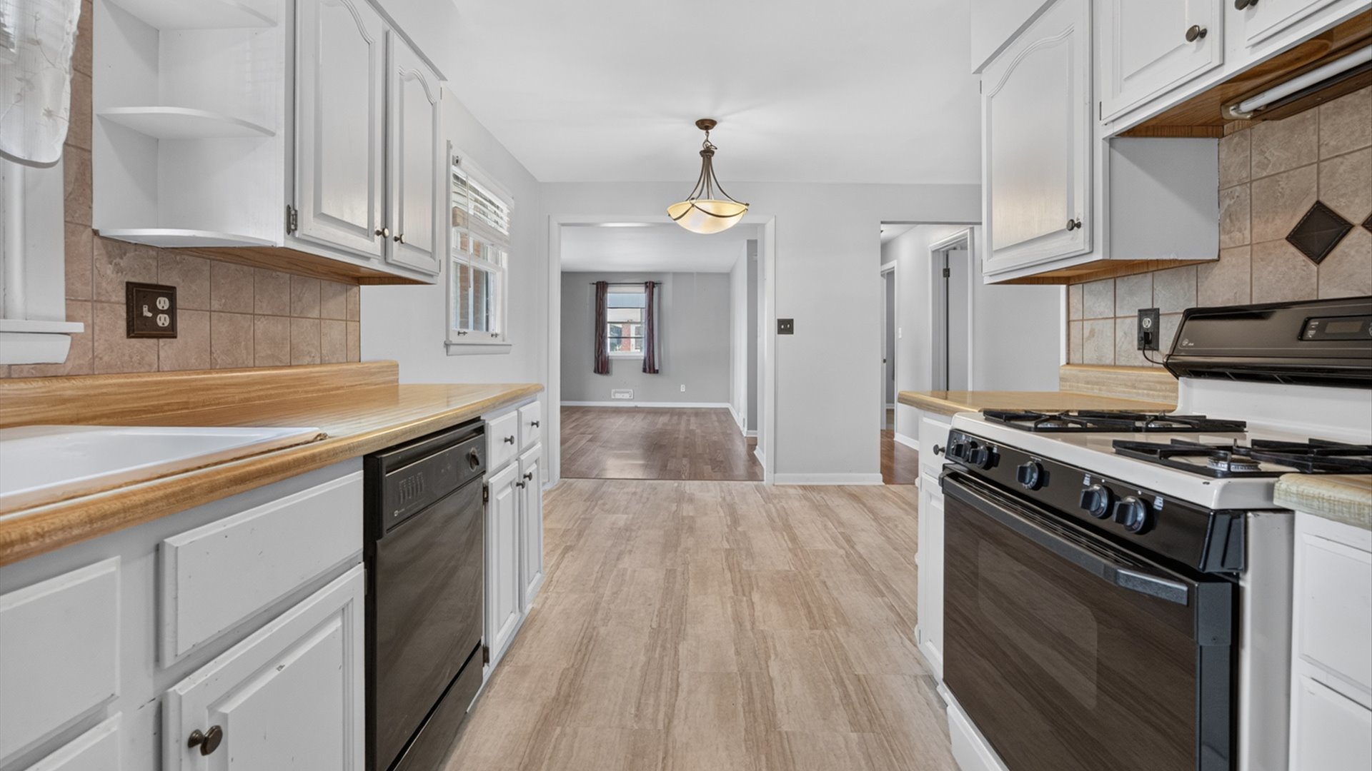 919 Vale Street Bloomington, IL 61701 - Photo 2 of 40