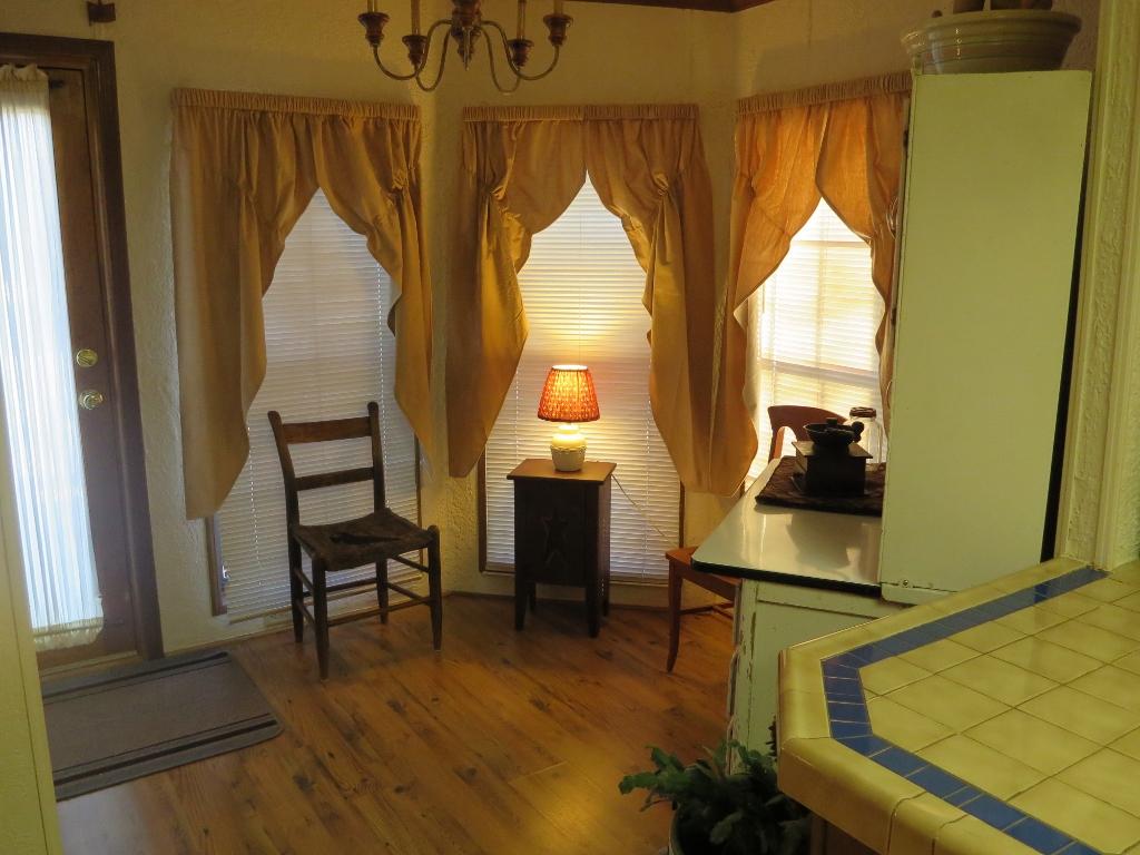 7859 Springwood Road Buchanan, VA 24066 - Photo 11 of 21 Brkfst2