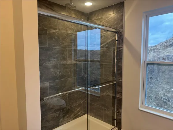 a sign that is sitting on a brick wall