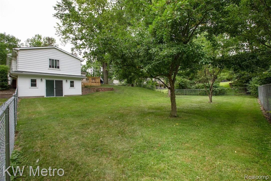 8161 South Eston Road Clarkston, MI 48348 - Photo 24 of 37 MC_Clarkston-18.jpg
