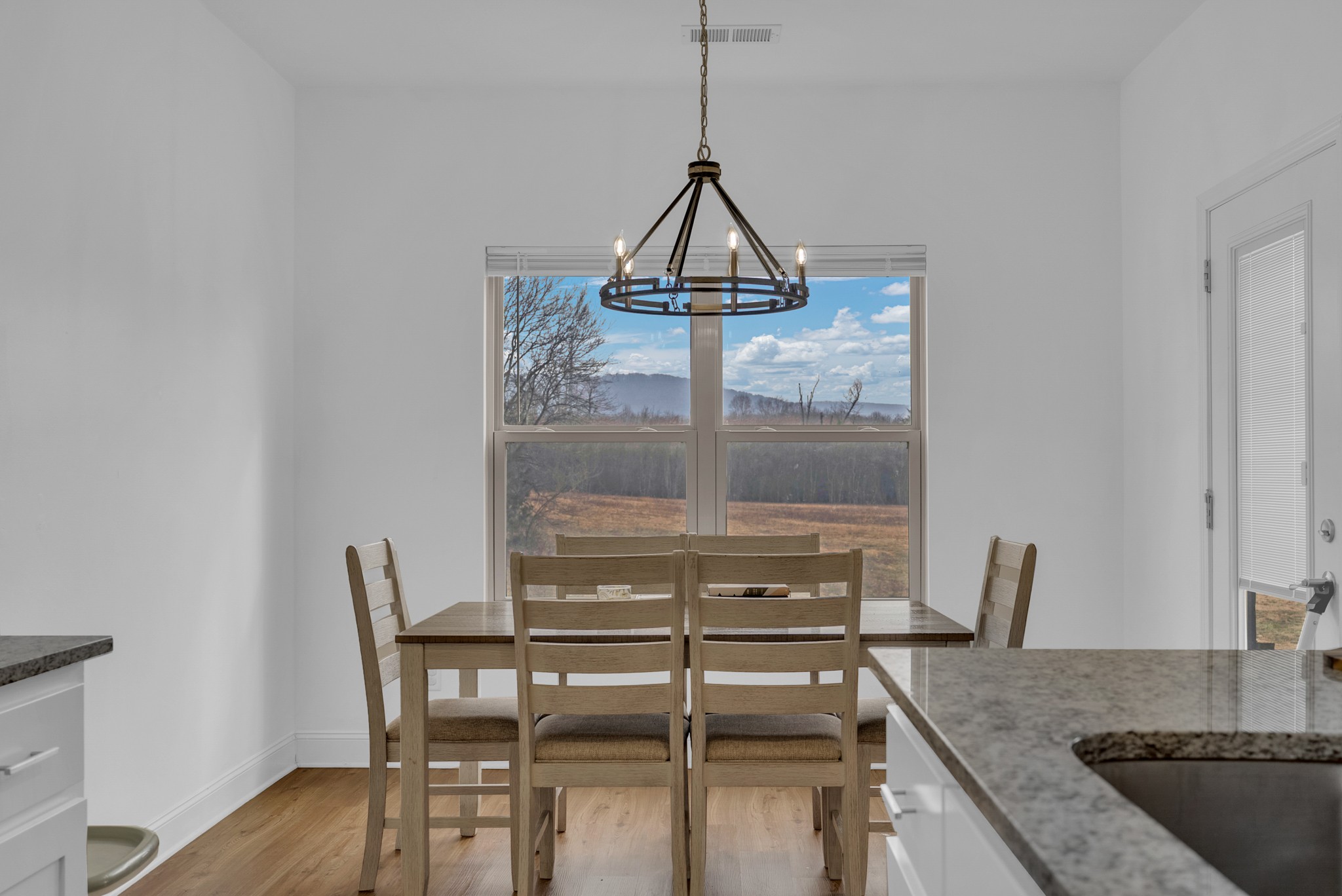 415 Old Morrison Road McMinnville, TN 37110 - Photo 5 of 20 a kitchen with a table and chairs