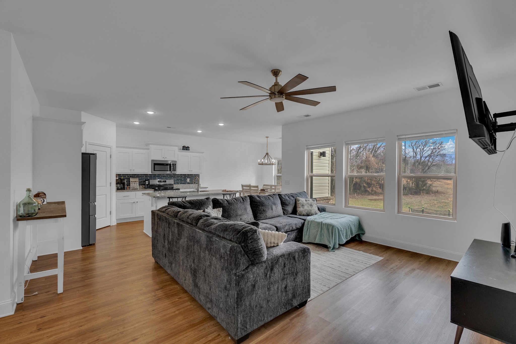 415 Old Morrison Road McMinnville, TN 37110 - Photo 8 of 20 a living room with furniture and a large window