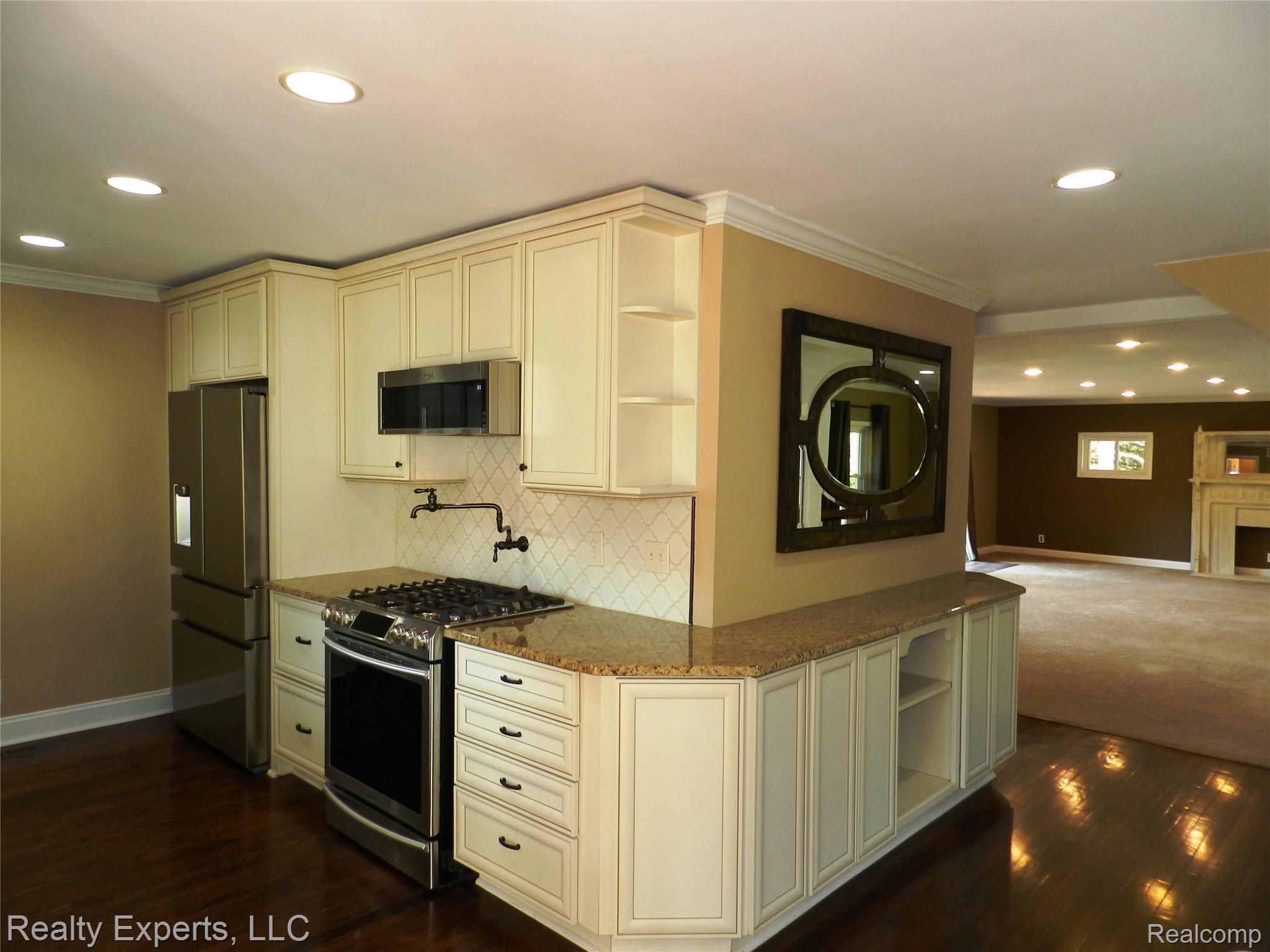 3020 East Maple Road Milford, MI 48381 - Photo 12 of 72 12.JPG
