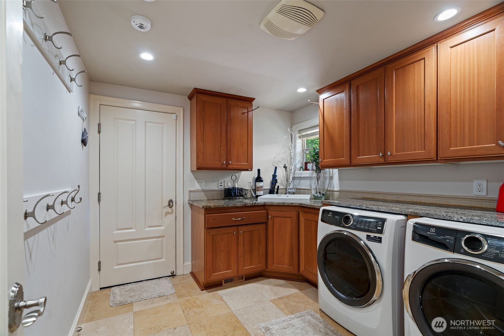 8723 Talbot Road Edmonds, WA 98026 - Photo 28 of 40
