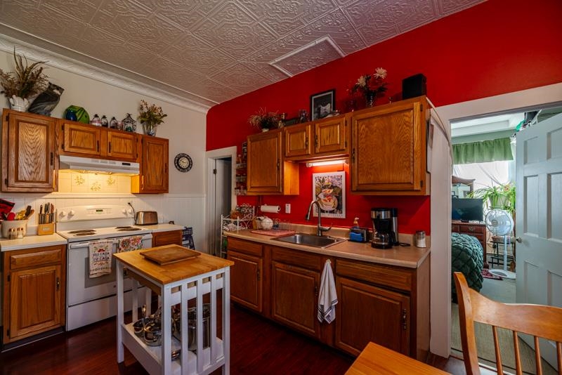 53 Elm Street Manchester, VT 05255 - Photo 13 of 23