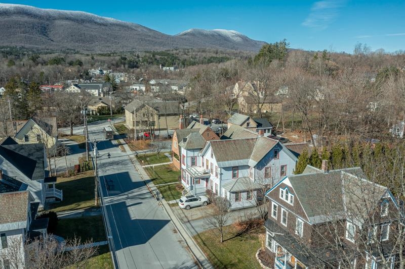 53 Elm Street Manchester, VT 05255 - Photo 2 of 23