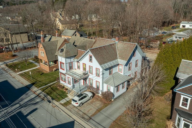 53 Elm Street Manchester, VT 05255 - Photo 3 of 23