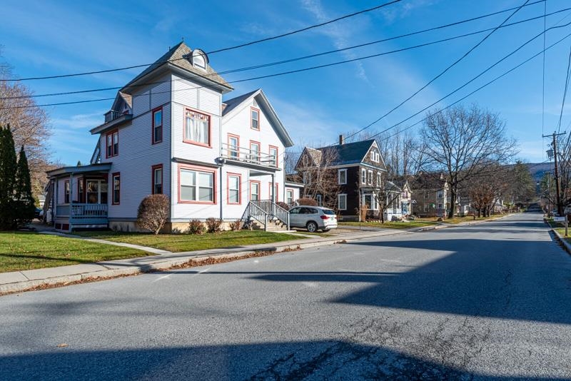 53 Elm Street Manchester, VT 05255 - Photo 8 of 23