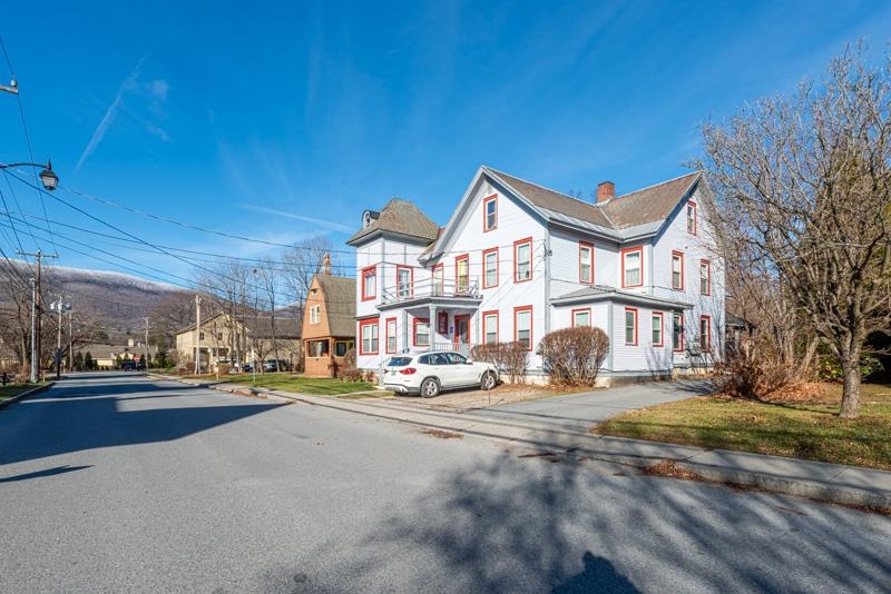 53 Elm Street Manchester, VT 05255 - Photo 9 of 23