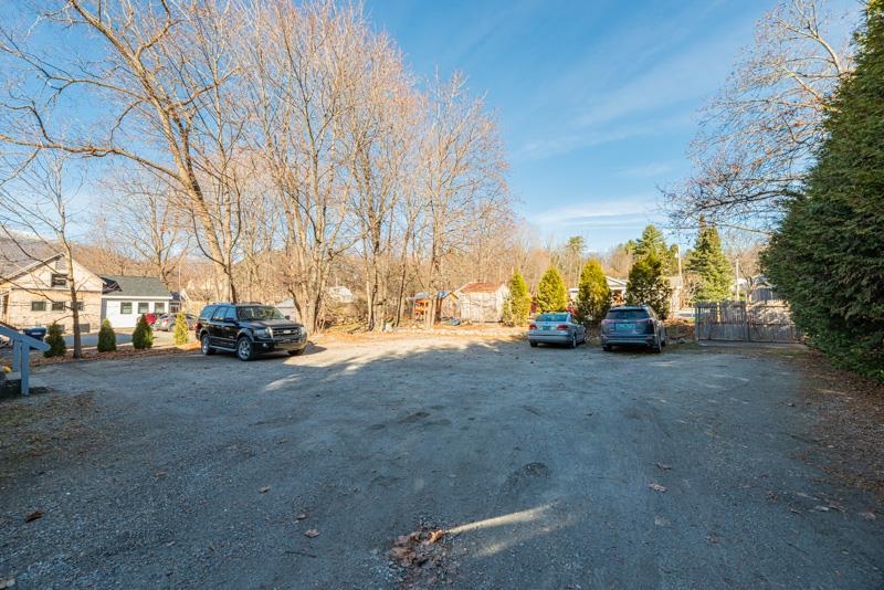 53 Elm Street Manchester, VT 05255 - Photo 10 of 23