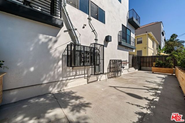 $805,000 | 1624 North Normandie Avenue, Unit D, Los Angeles, CA 90027