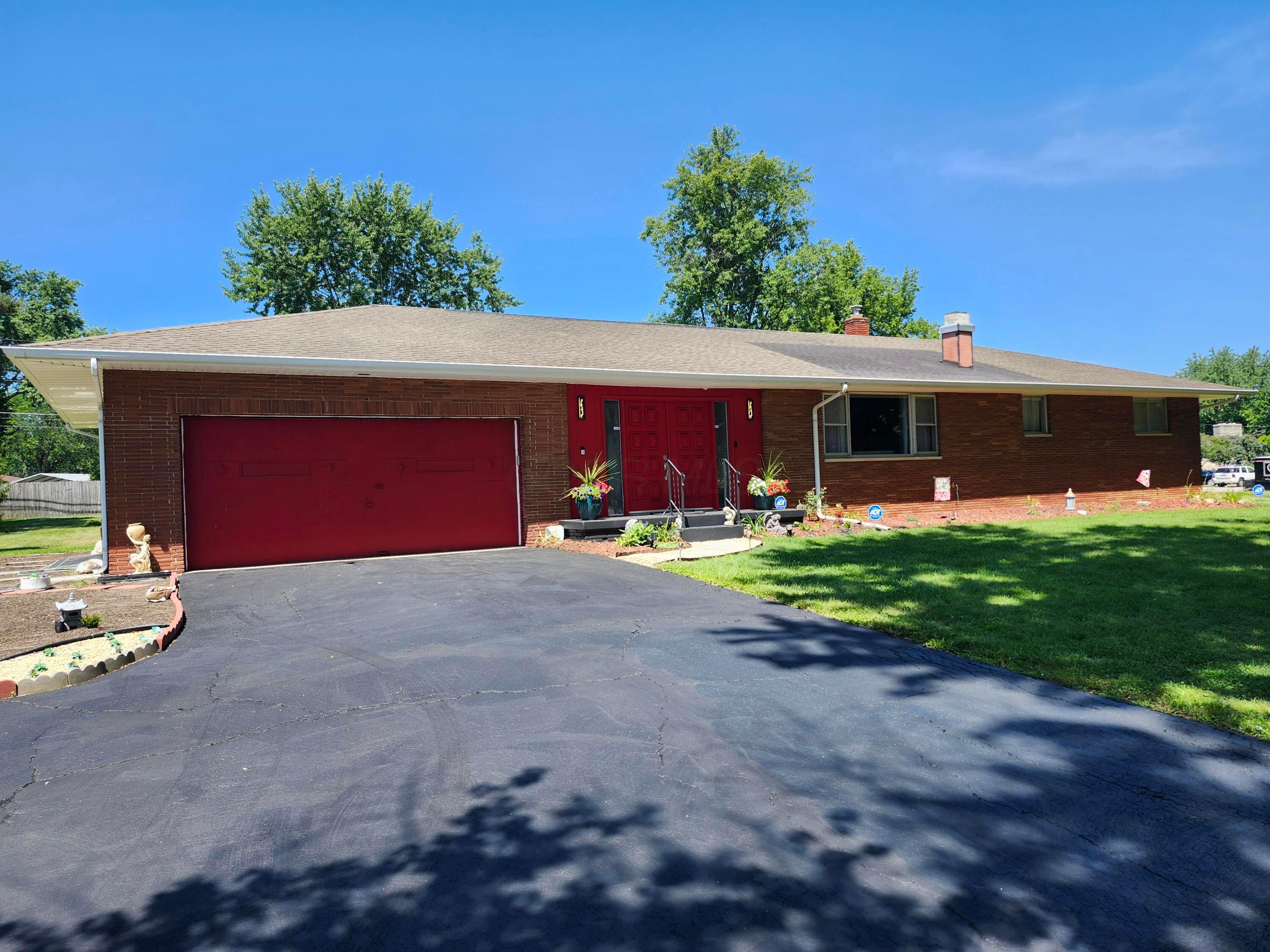 3265 Stelzer Road Columbus, OH 43219 - Photo 3 of 33 20250723_121331