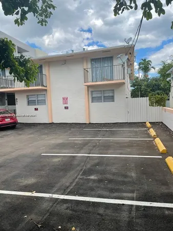 $2,950 | 951 Southwest 7th Street, Unit 4, Miami, FL 33130