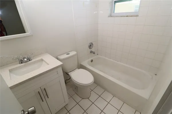 $2,850 | 951 Southwest 7th Street, Unit 4, Miami, FL 33130