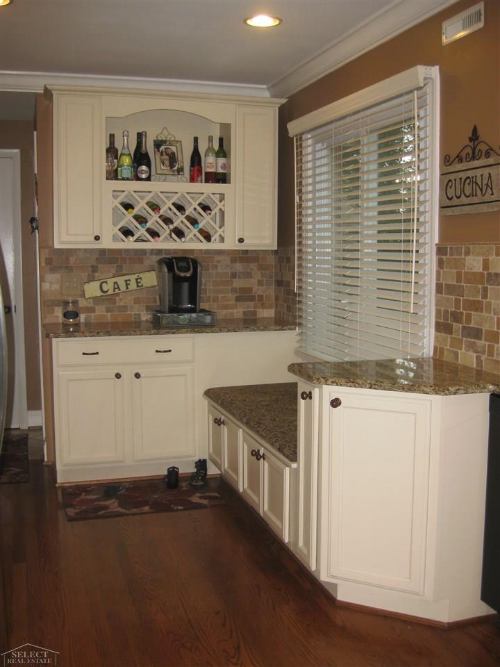 1427 Sycamore Drive Rochester, MI 48307 - Photo 12 of 24 31386952-11.JPG