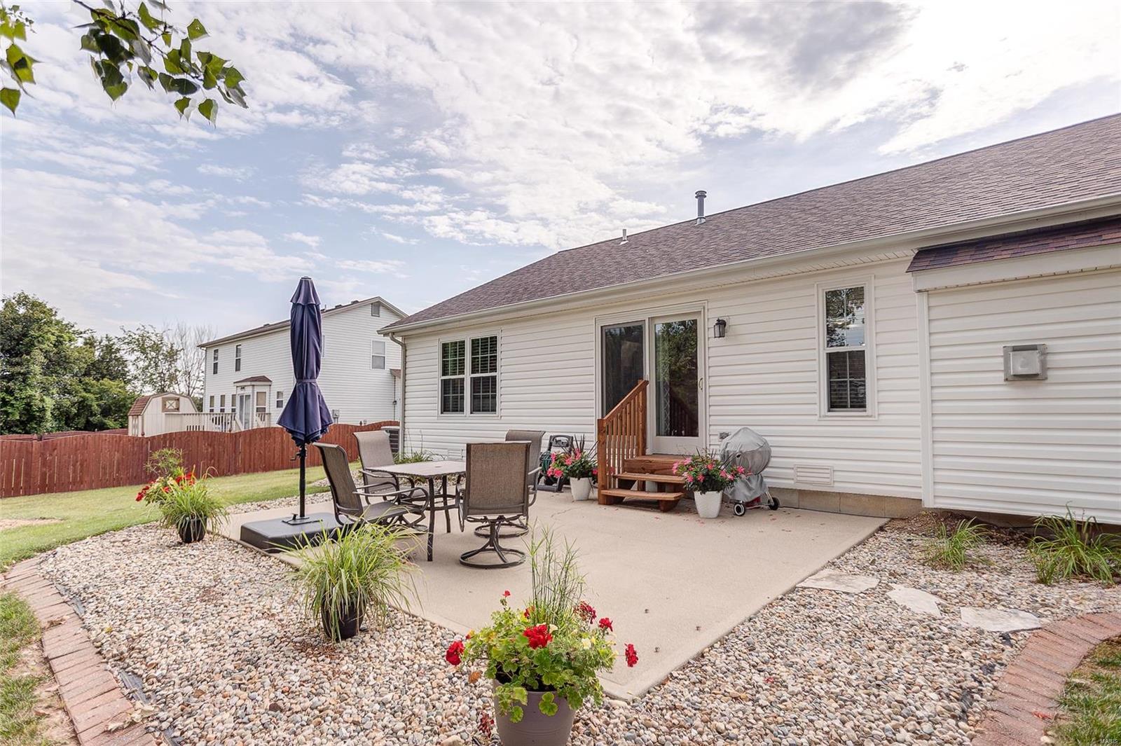 1307 Stonefield Drive Waterloo, IL 62298 - Photo 2 of 33