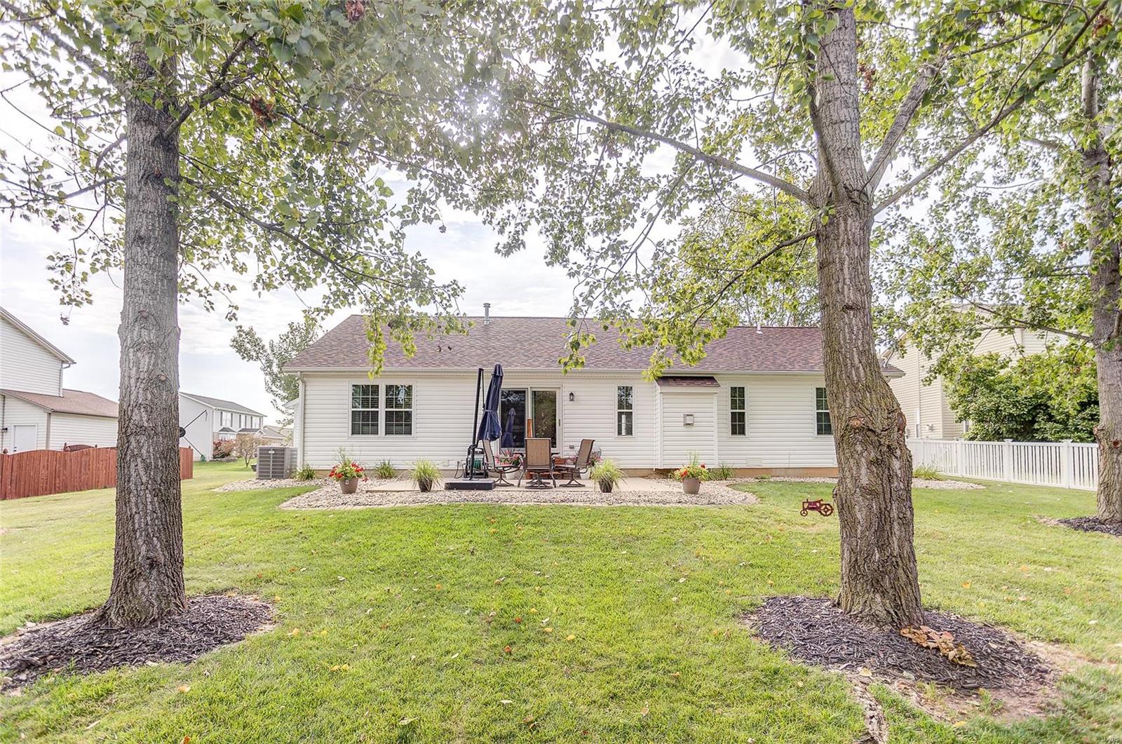 1307 Stonefield Drive Waterloo, IL 62298 - Photo 3 of 33