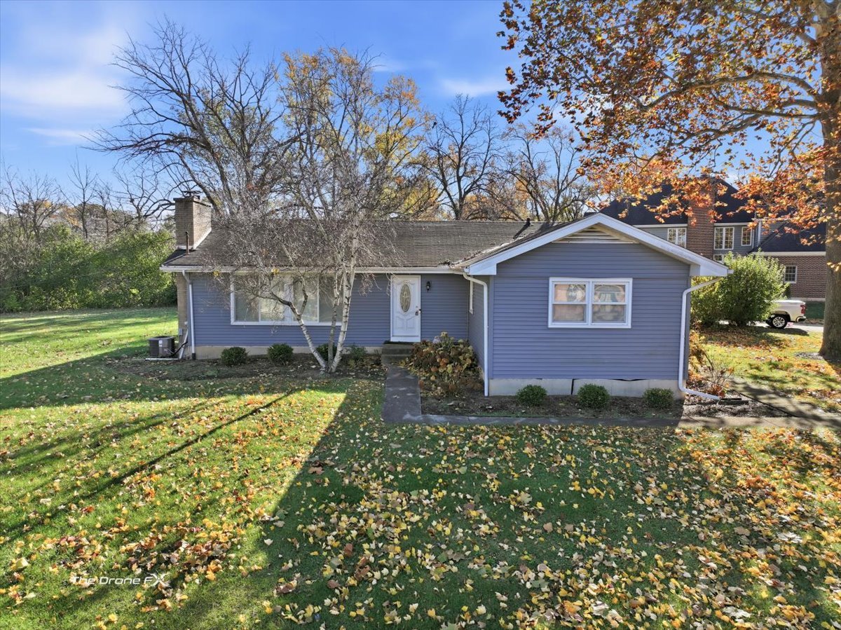 1519 Foothill Drive Wheaton, IL 60189 - Photo 3 of 44 a front view of a house with a yard