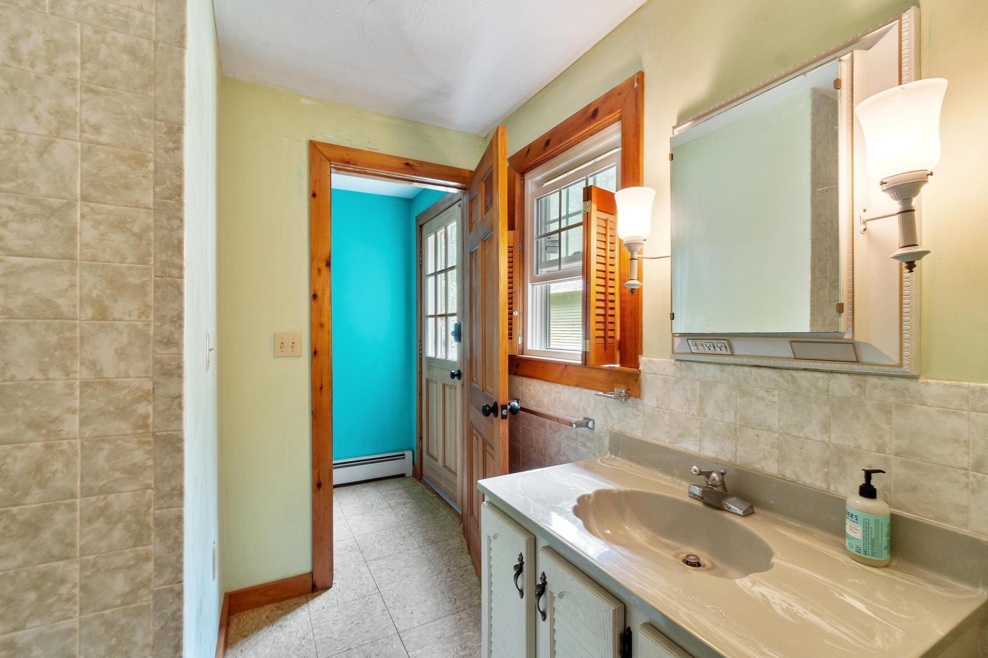 8 Naticook Road Merrimack, NH 03054 - Photo 15 of 43 Gallery Image 15