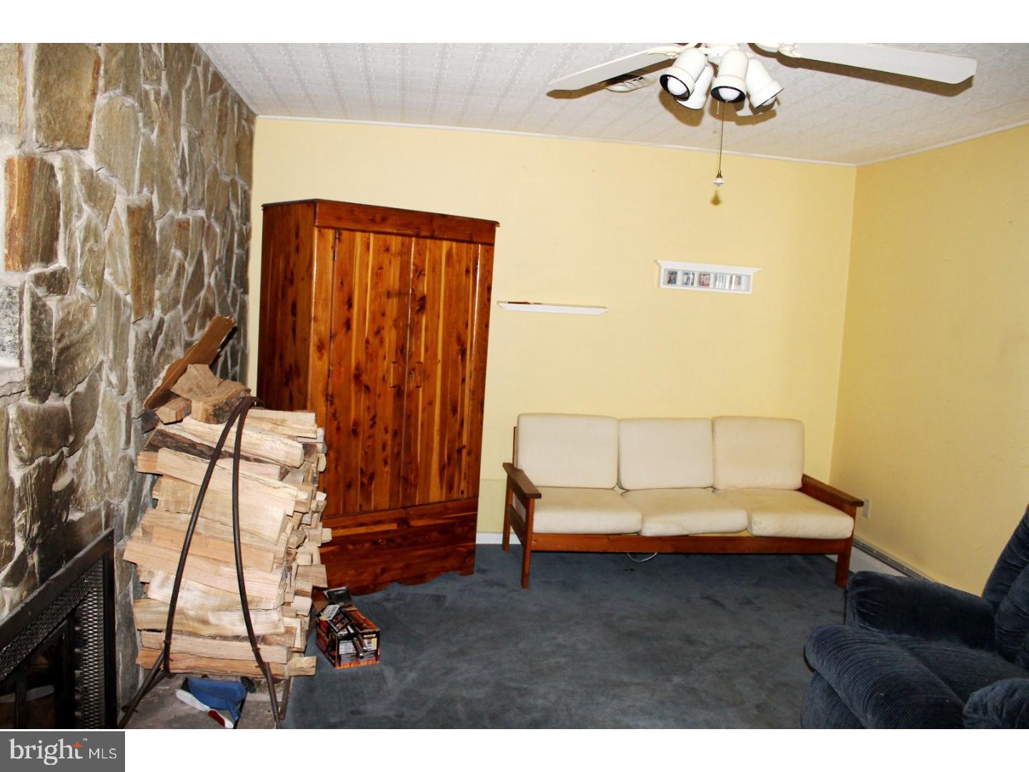 14 Oldbrook Road Levittown, PA 19057 - Photo 4 of 9 Living Room