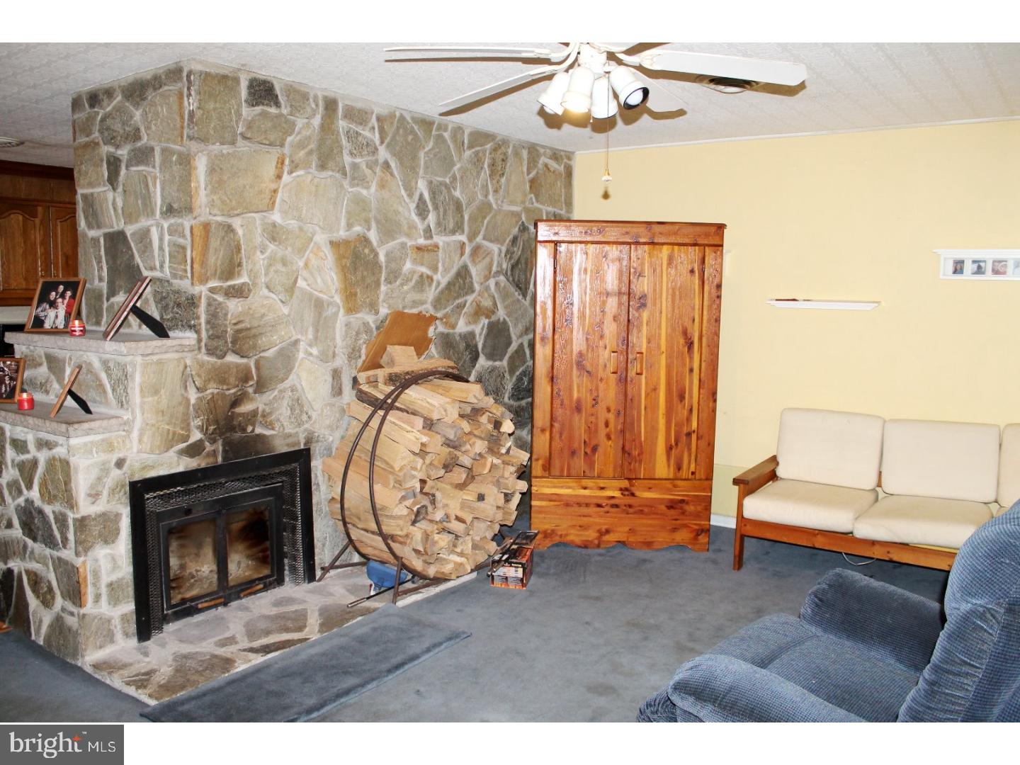 14 Oldbrook Road Levittown, PA 19057 - Photo 5 of 9 Living Room