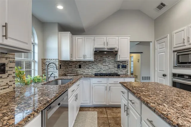 $450,000 | 25 Cimarron Drive, Trophy Club, TX 76262